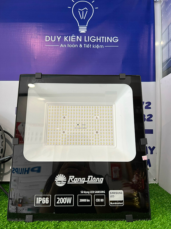 đ&egrave;n pha led rạng đ&ocirc;ng