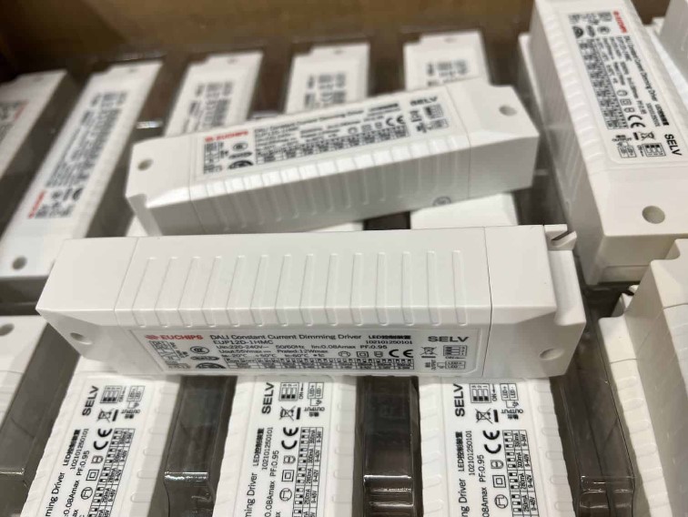 driver dimming đ&egrave;n led